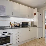 Quality Sleeps 8 Airconditioned Underground Parking Ultra Fast Wifi 아파트