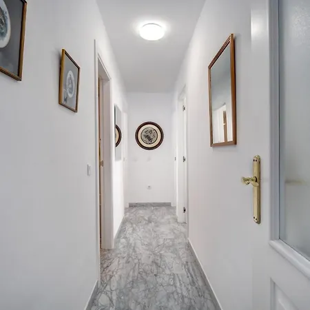 Sleeps 8 Aircon Secure Underground Parking Free Netflix Fast Internet *