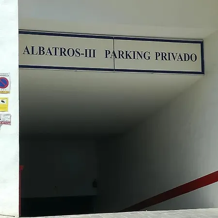 Sleeps 8 Aircon Secure Underground Parking Free Netflix Fast Internet