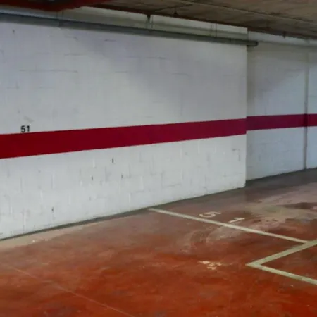 Sleeps 8 Aircon Secure Underground Parking Free Netflix Fast Internet *
