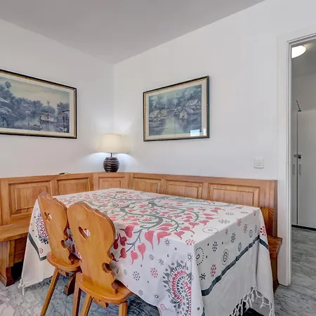 Sleeps 8 Aircon Secure Underground Parking Free Netflix Fast Internet Apartment Marbella