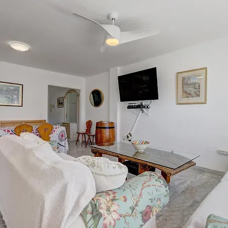 Sleeps 8 Aircon Secure Underground Parking Free Netflix Fast Internet Marbella