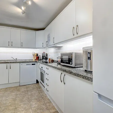 Apartment Sleeps 8 Aircon Secure Underground Parking Free Netflix Fast Internet Marbella
