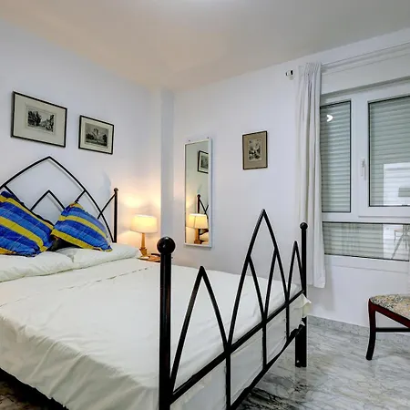 Sleeps 8 Aircon Secure Underground Parking Free Netflix Fast Internet * Marbella