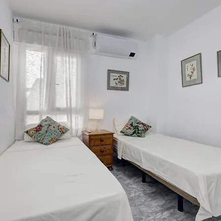 Sleeps 8 Aircon Secure Underground Parking Free Netflix Fast Internet Apartment Marbella