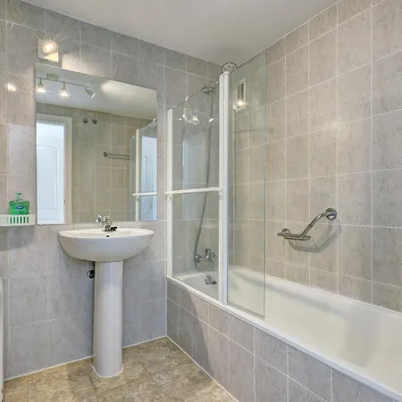 Apartment Sleeps 8 Aircon Secure Underground Parking Free Netflix Fast Internet Marbella