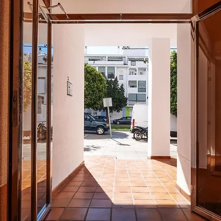 Sleeps 8 Aircon Secure Underground Parking Free Netflix Fast Internet *