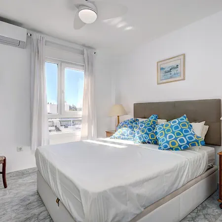 Sleeps 8 Aircon Secure Underground Parking Free Netflix Fast Internet Apartment Marbella