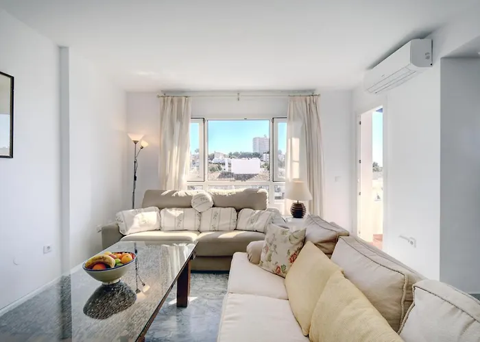 Quality Sleeps 8 Airconditioned Underground Parking Ultra Fast Wifi Marbella