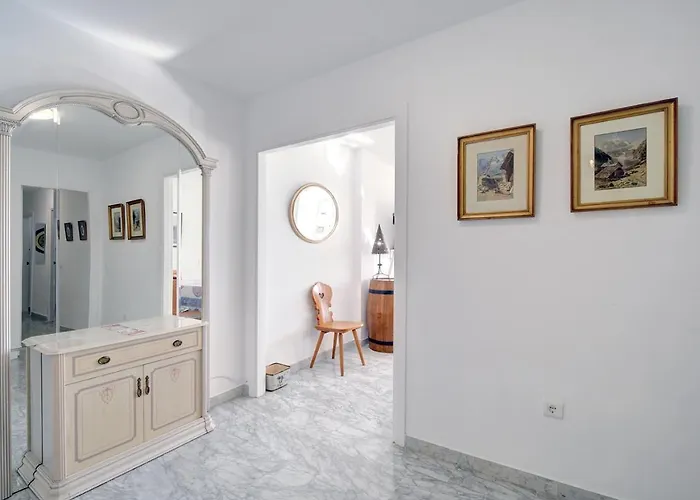 Quality Sleeps 8 Airconditioned Underground Parking Ultra Fast Wifi *