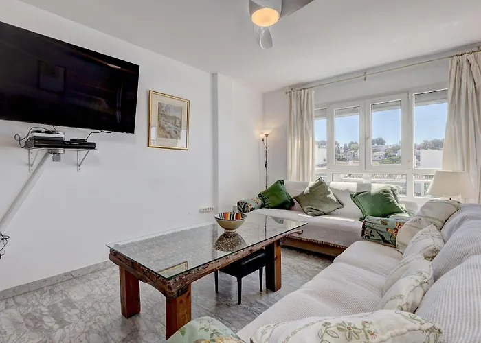 Quality Sleeps 8 Airconditioned Underground Parking Ultra Fast Wifi Marbella