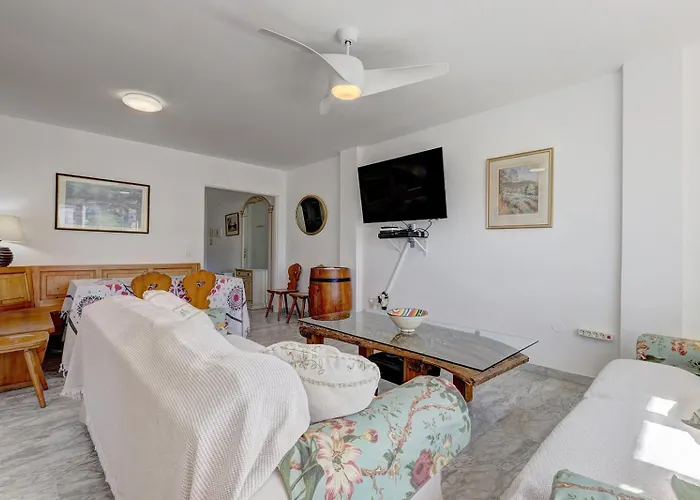 Quality Sleeps 8 Airconditioned Underground Parking Ultra Fast Wifi Marbella