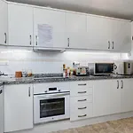 Lägenhet Quality Sleeps 8 Airconditioned Underground Parking Ultra Fast Wifi Marbella