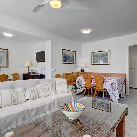 Apartment Quality Sleeps 8 Airconditioned Underground Parking Ultra Fast Wifi *