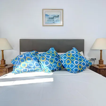 Apartment Quality Sleeps 8 Airconditioned Underground Parking Ultra Fast Wifi *