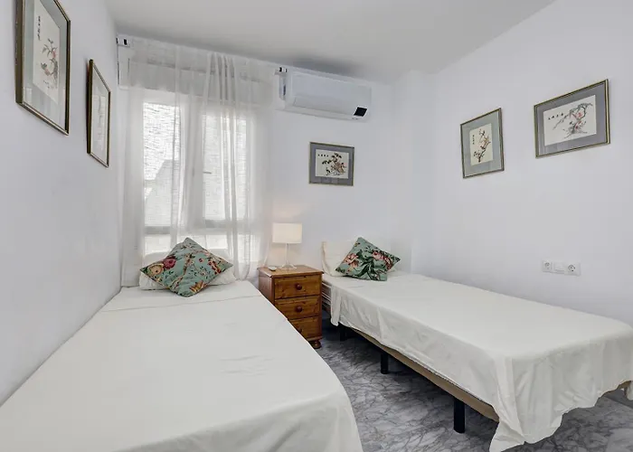 Quality Sleeps 8 Airconditioned Underground Parking Ultra Fast Wifi Appartamento Marbella