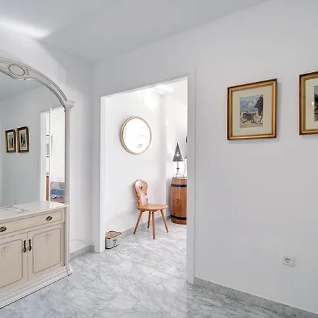 Quality Sleeps 8 Airconditioned Underground Parking Ultra Fast Wifi *