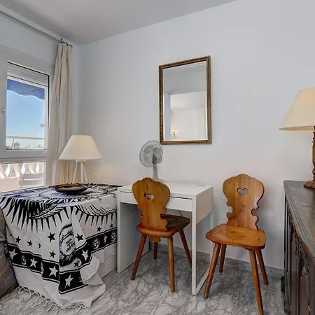 Quality Sleeps 8 Airconditioned Underground Parking Ultra Fast Wifi Marbella