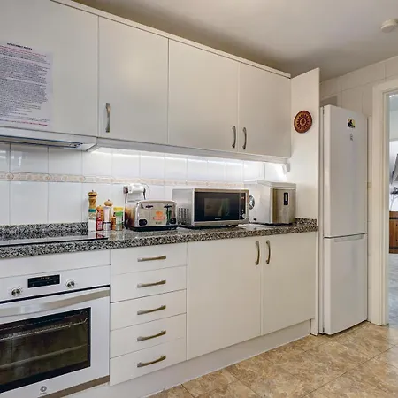 Quality Sleeps 8 Airconditioned Underground Parking Ultra Fast Wifi Apartment